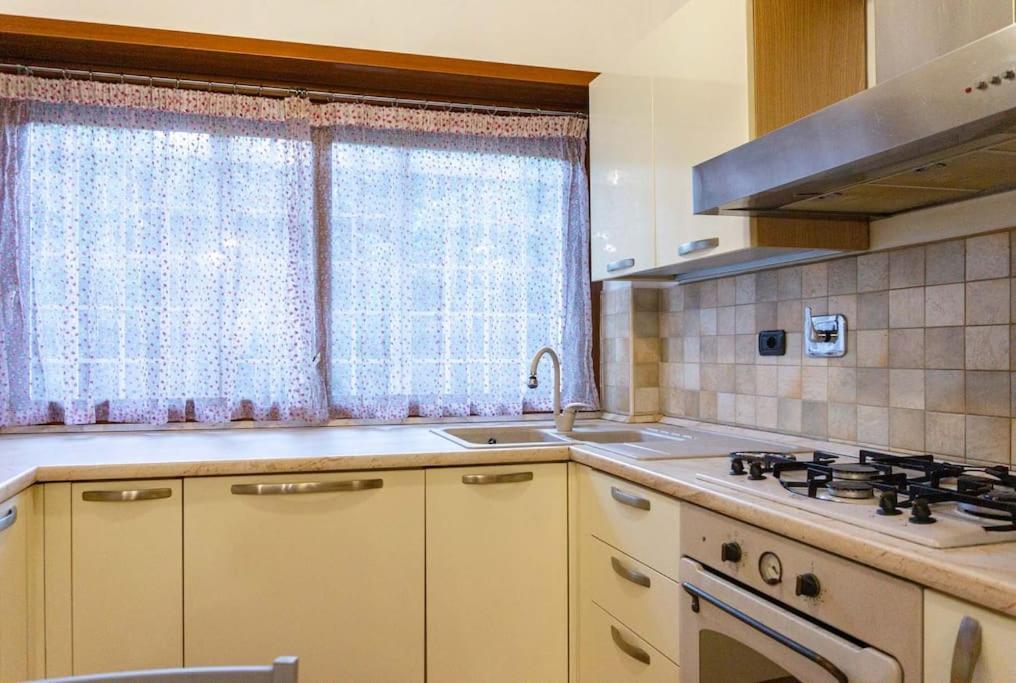 Cipro Nuovissimo Appartamento Posizione Strategica Rome Bagian luar foto